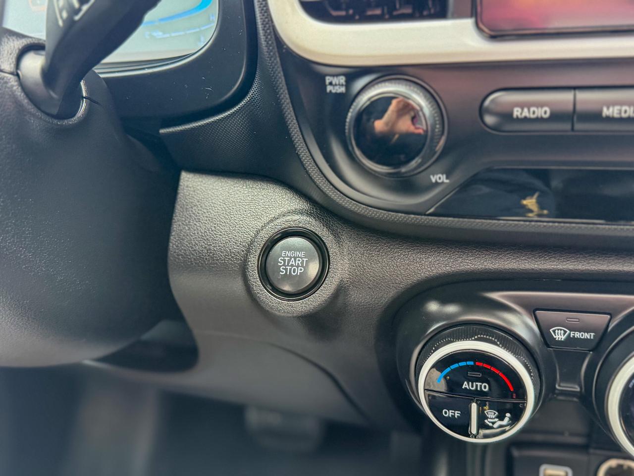 2023 Hyundai Venue Preferred/BSM/CAMERA/REMOTE/ROOF/1.6L/LEATHER Photo