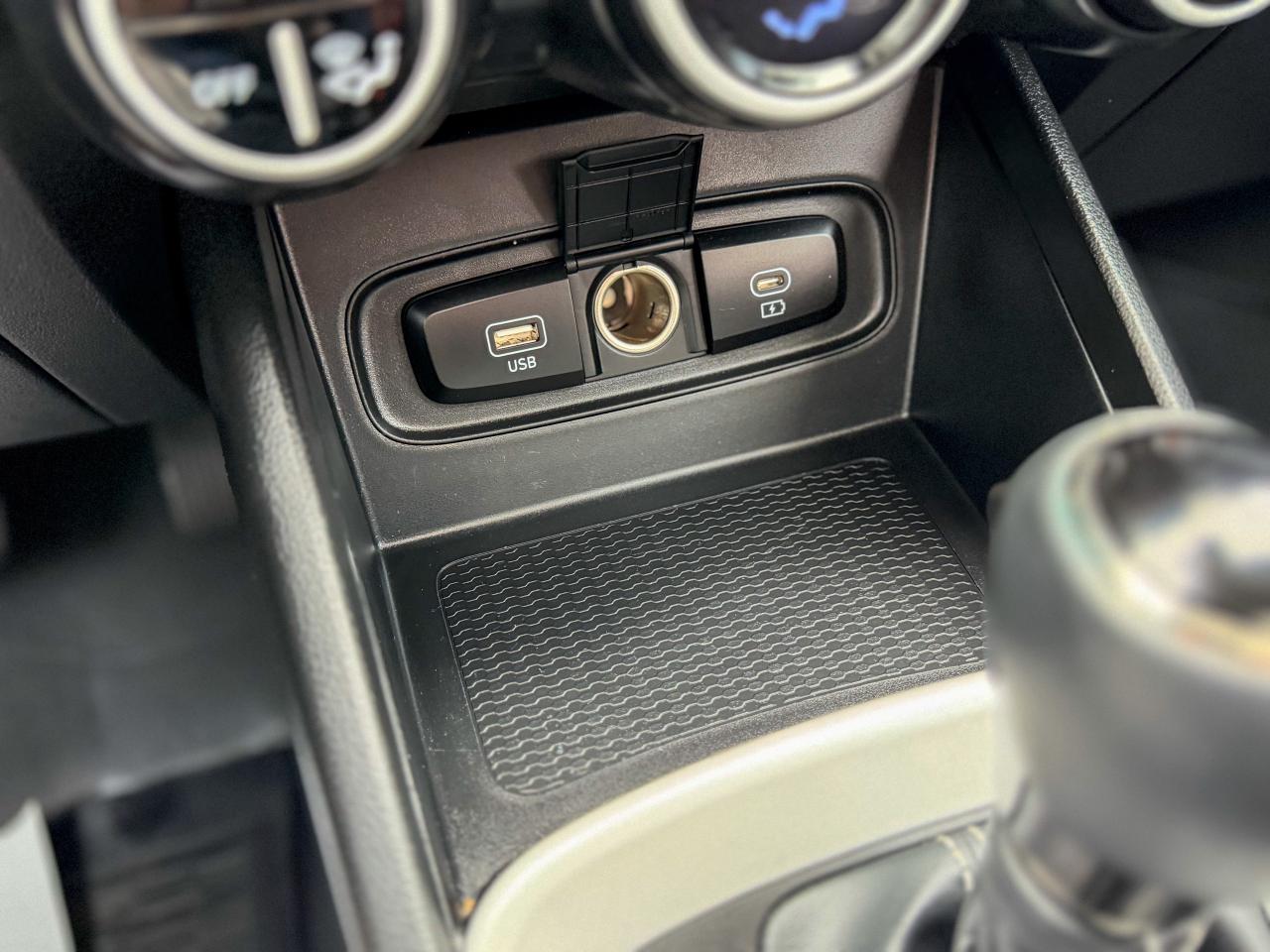 2023 Hyundai Venue Preferred/BSM/CAMERA/REMOTE/ROOF/1.6L/LEATHER Photo