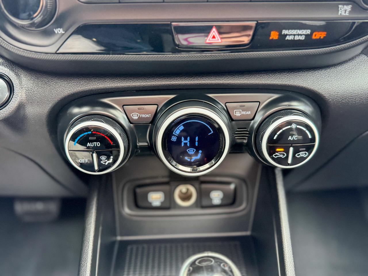 2023 Hyundai Venue Preferred/BSM/CAMERA/REMOTE/ROOF/1.6L/LEATHER Photo