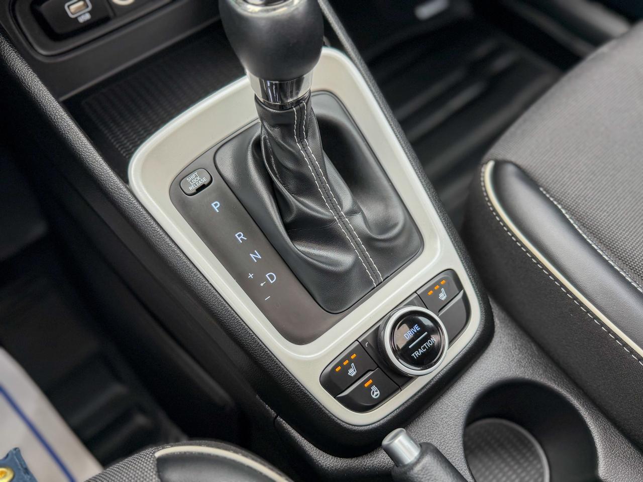 2023 Hyundai Venue Preferred/BSM/CAMERA/REMOTE/ROOF/1.6L/LEATHER Photo