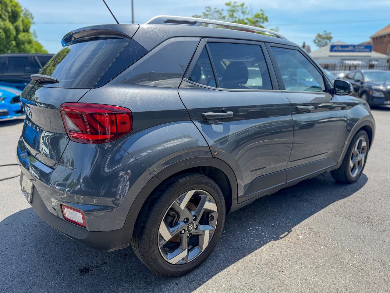 2023 Hyundai Venue Preferred/BSM/CAMERA/REMOTE/ROOF/1.6L/LEATHER Photo