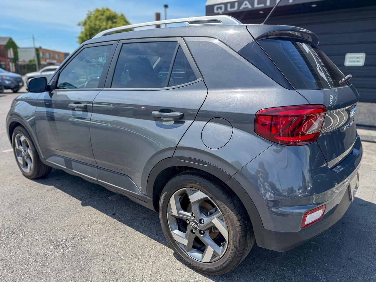 2023 Hyundai Venue Preferred/BSM/CAMERA/REMOTE/ROOF/1.6L/LEATHER Photo2