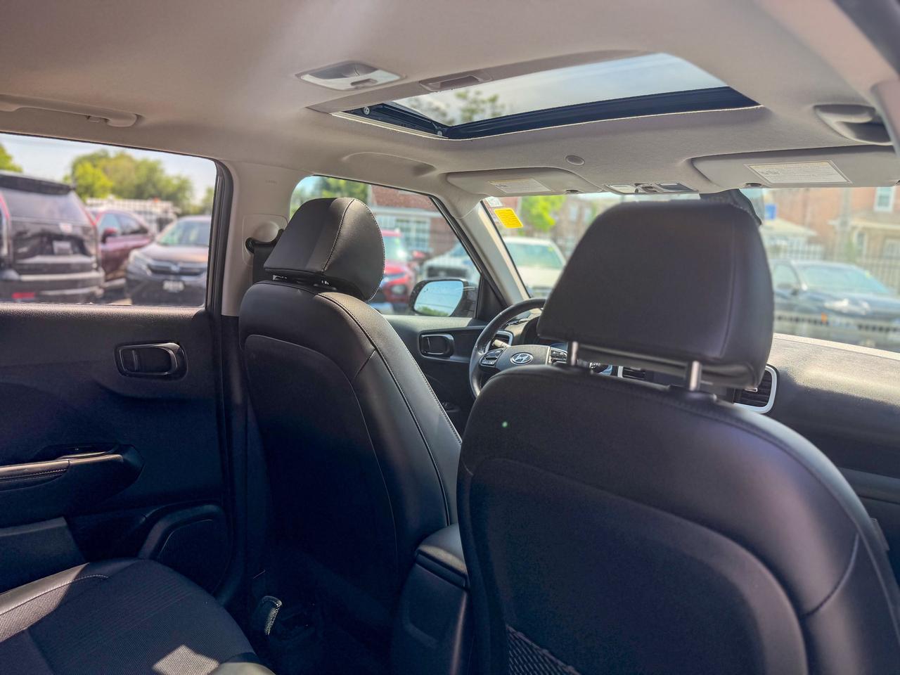 2023 Hyundai Venue Preferred/BSM/CAMERA/REMOTE/ROOF/1.6L/LEATHER Photo