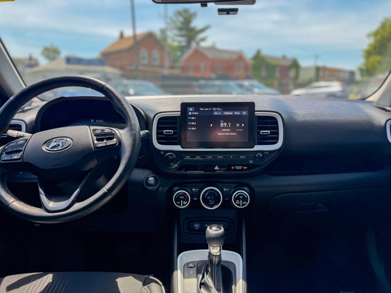 2023 Hyundai Venue Preferred/BSM/CAMERA/REMOTE/ROOF/1.6L/LEATHER Photo