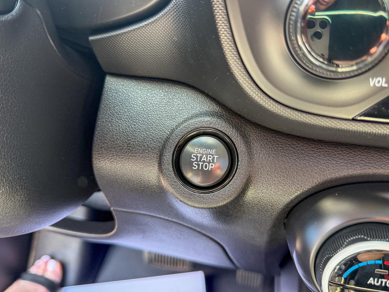 2023 Hyundai Venue Preferred/BSM/CAMERA/REMOTE/ROOF/1.6L/LEATHER Photo