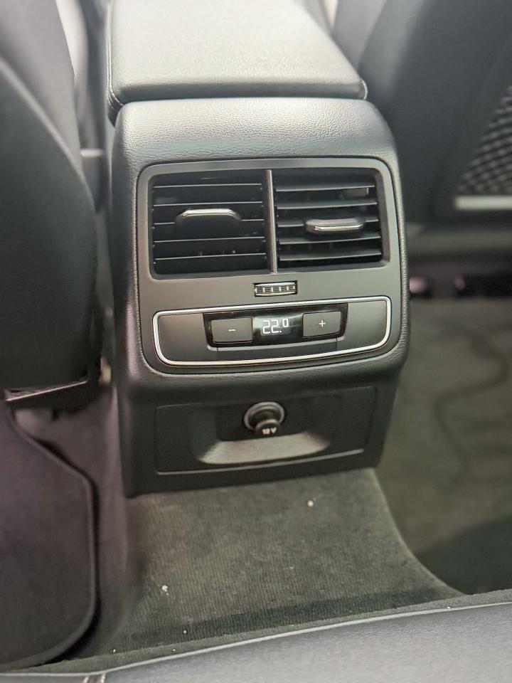 2023 Audi A4 Komfort/quattro/LOW KM/BSM/ROOF/CAMERA/NO ACCIDENT Photo