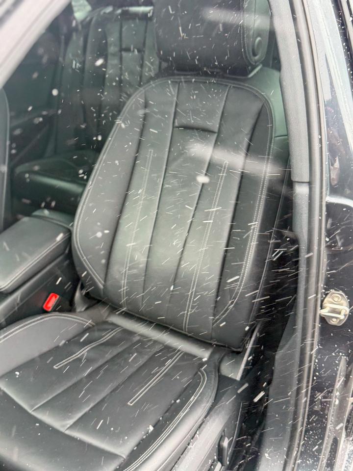 2023 Audi A4 Komfort/quattro/LOW KM/BSM/ROOF/CAMERA/NO ACCIDENT Photo