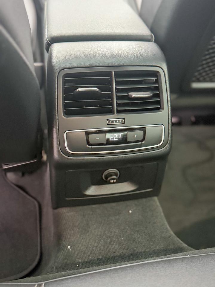 2023 Audi A4 Komfort/quattro/LOW KM/BSM/ROOF/CAMERA/NO ACCIDENT Photo