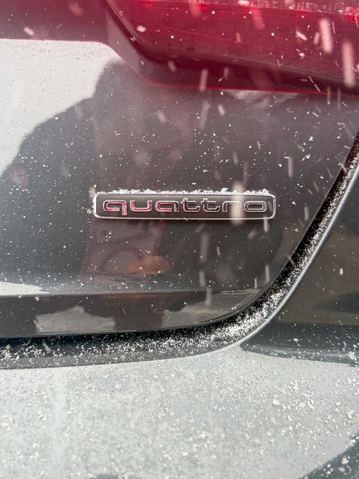 2023 Audi A4 Komfort/quattro/LOW KM/BSM/ROOF/CAMERA/NO ACCIDENT Photo