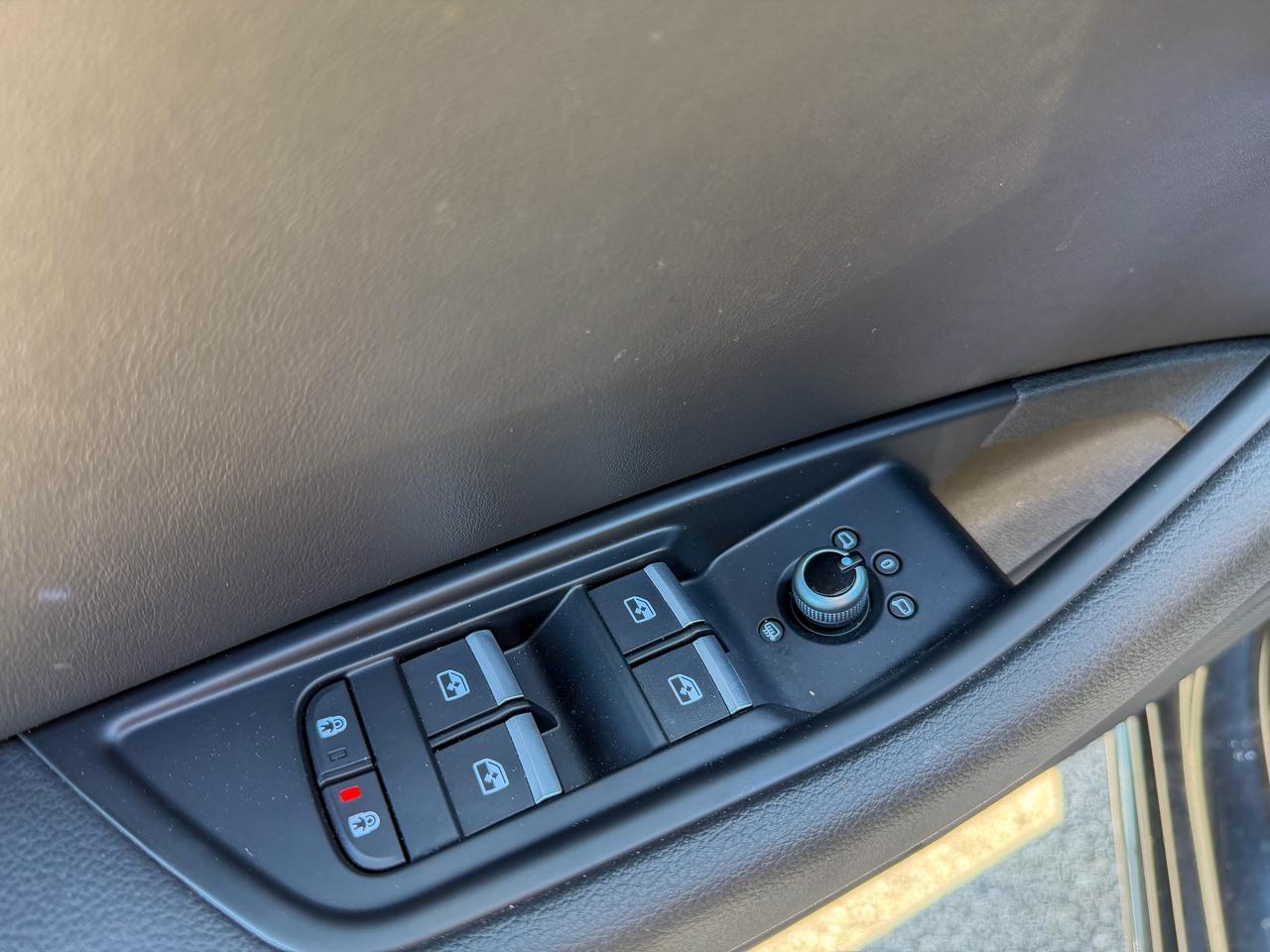 2023 Audi A4 Komfort/quattro/LOW KM/BSM/ROOF/CAMERA/NO ACCIDENT Photo