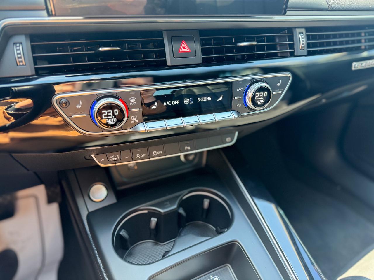 2023 Audi A4 Komfort/quattro/LOW KM/BSM/ROOF/CAMERA/NO ACCIDENT Photo
