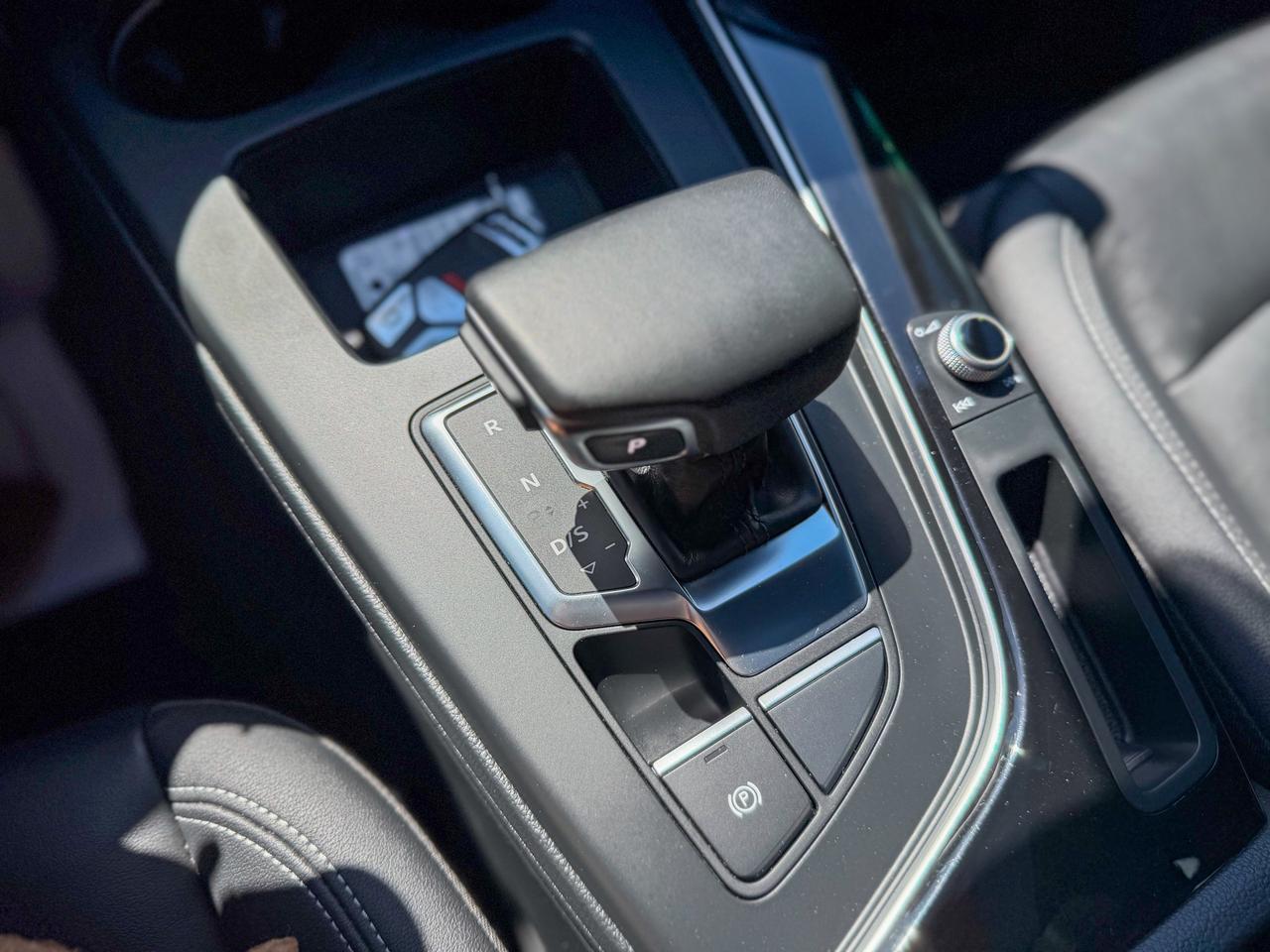 2023 Audi A4 Komfort/quattro/LOW KM/BSM/ROOF/CAMERA/NO ACCIDENT Photo