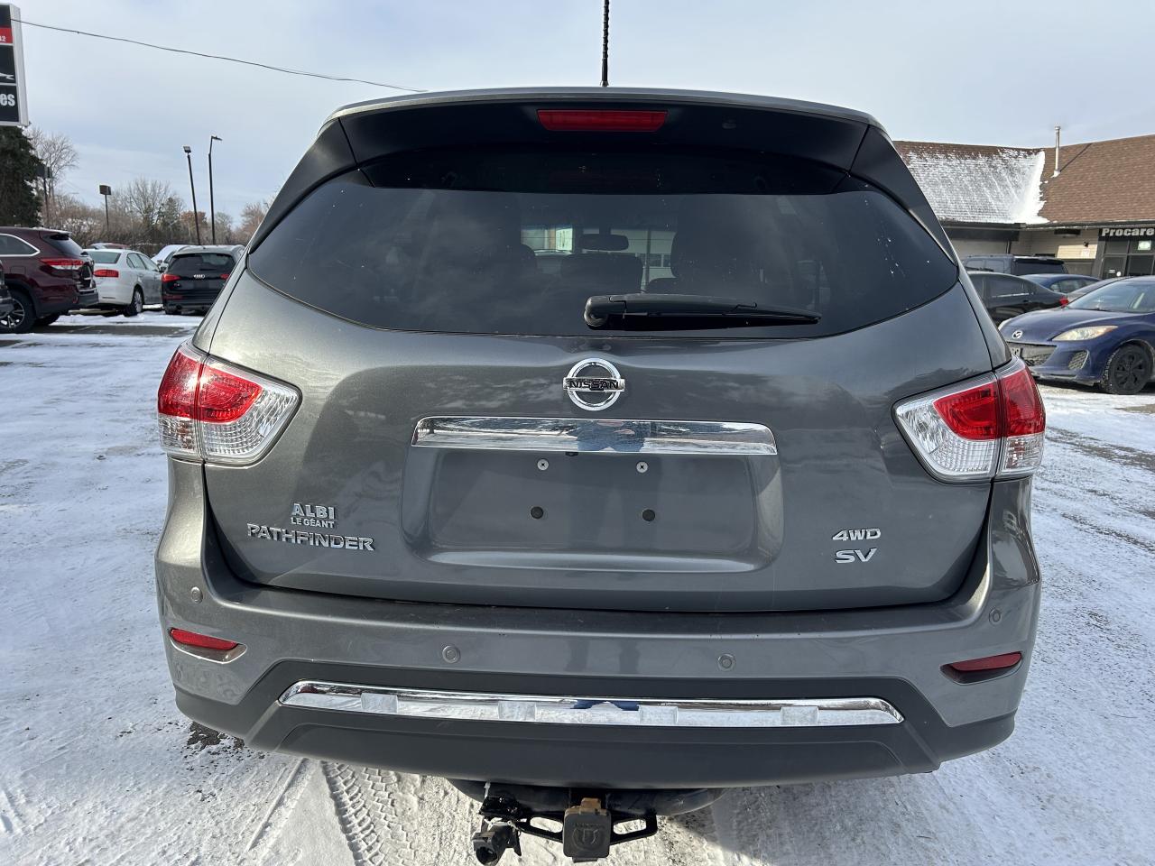 2016 Nissan Pathfinder SV 4WD Photo