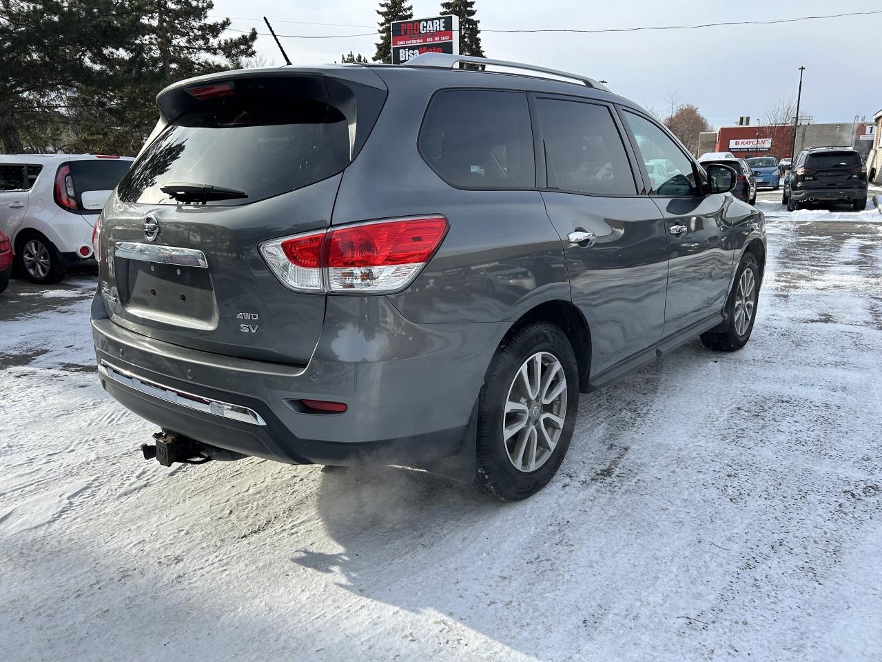 2016 Nissan Pathfinder SV 4WD Photo4