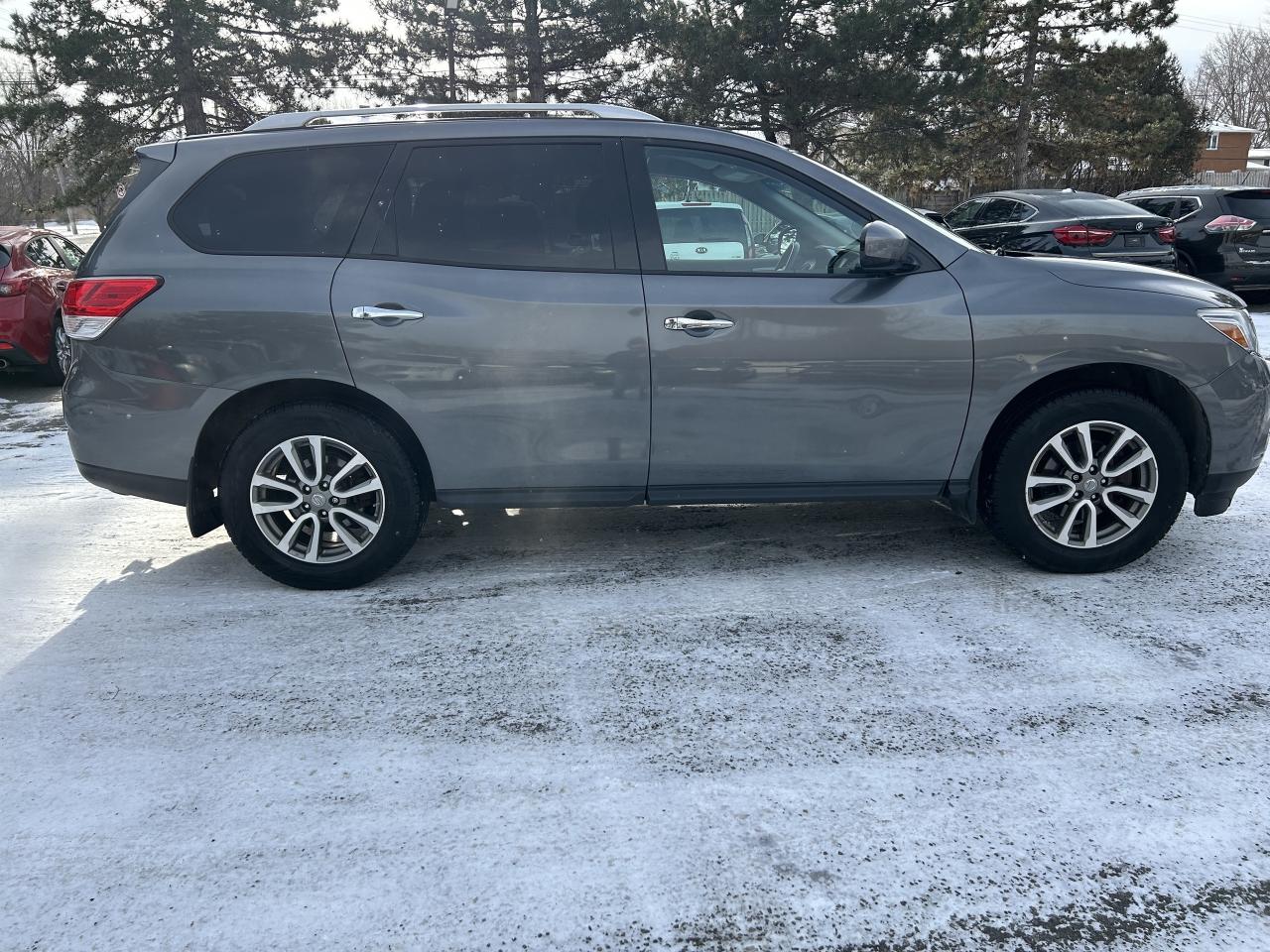 2016 Nissan Pathfinder SV 4WD Photo