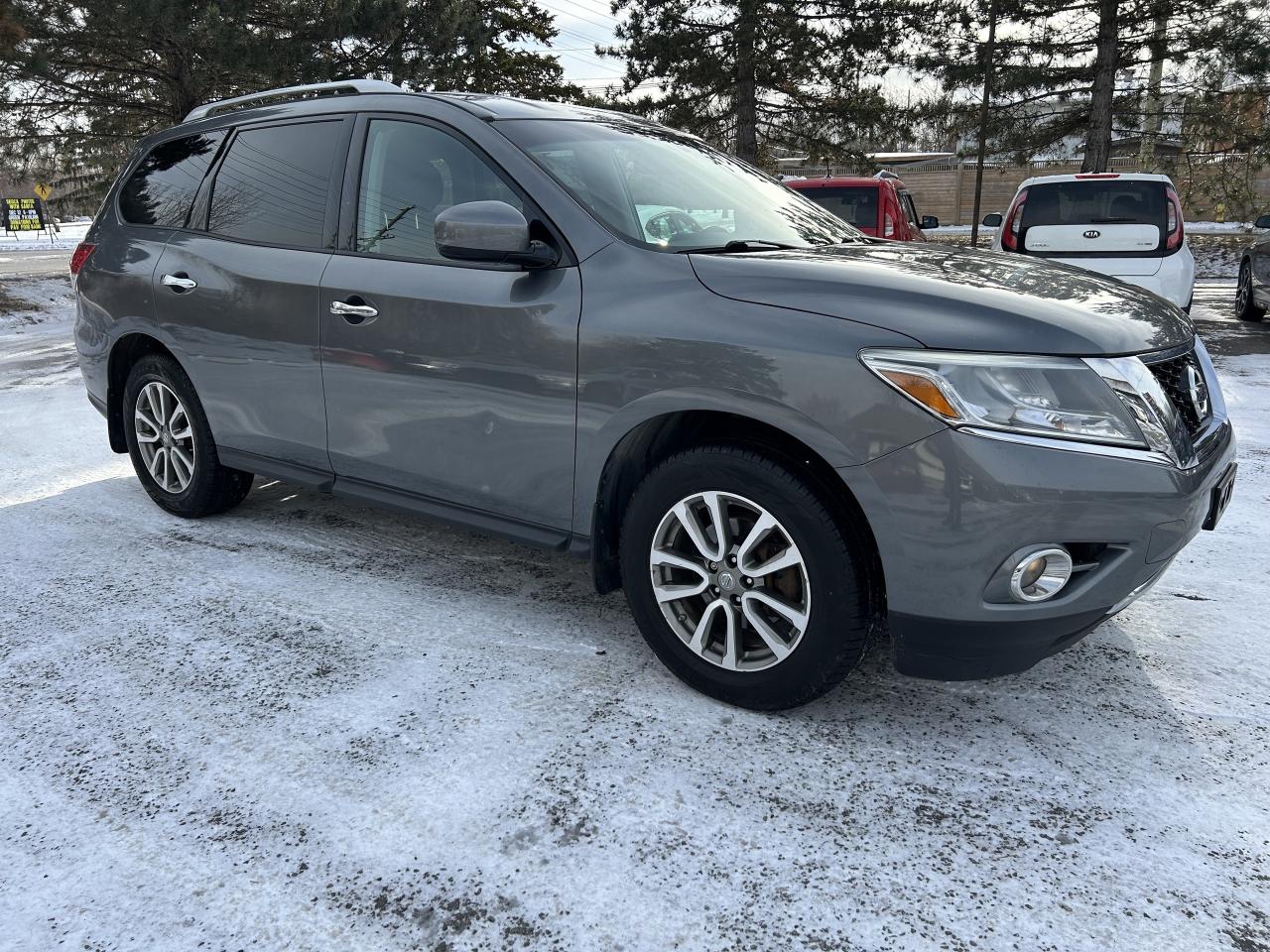 2016 Nissan Pathfinder SV 4WD Photo