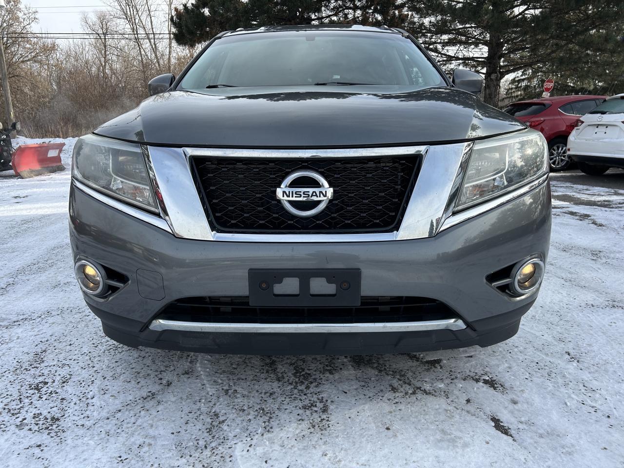 2016 Nissan Pathfinder SV 4WD Photo