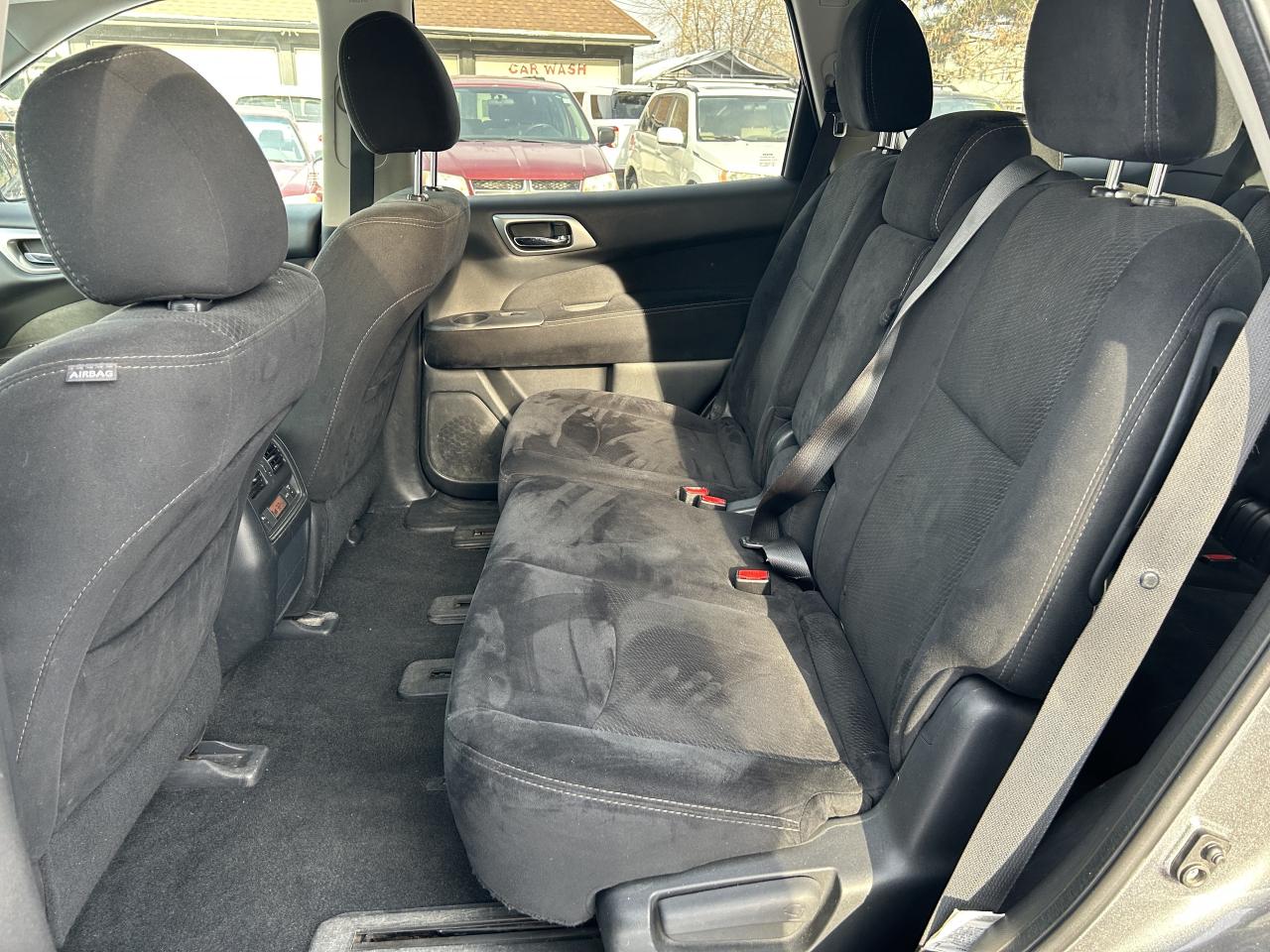 2016 Nissan Pathfinder SV 4WD Photo