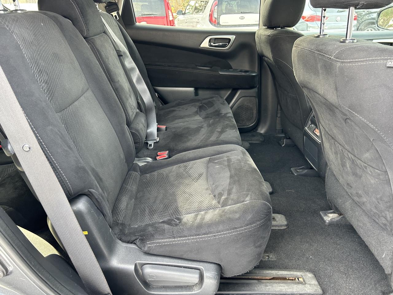 2016 Nissan Pathfinder SV 4WD Photo