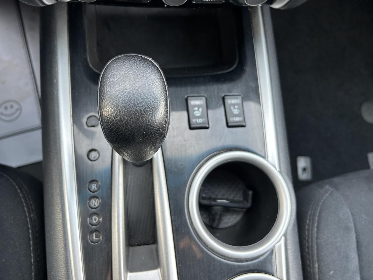 2016 Nissan Pathfinder SV 4WD Photo