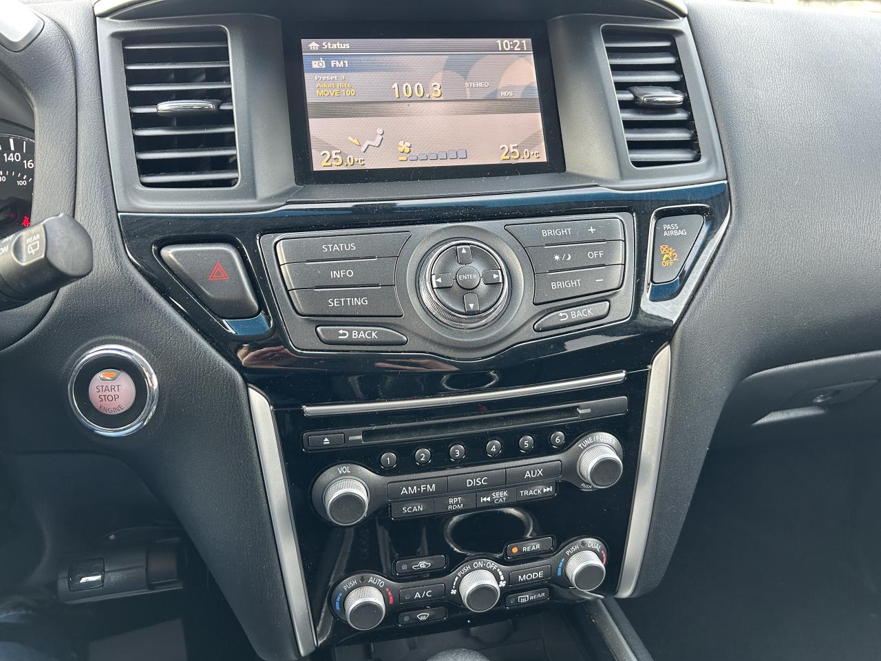 2016 Nissan Pathfinder SV 4WD Photo