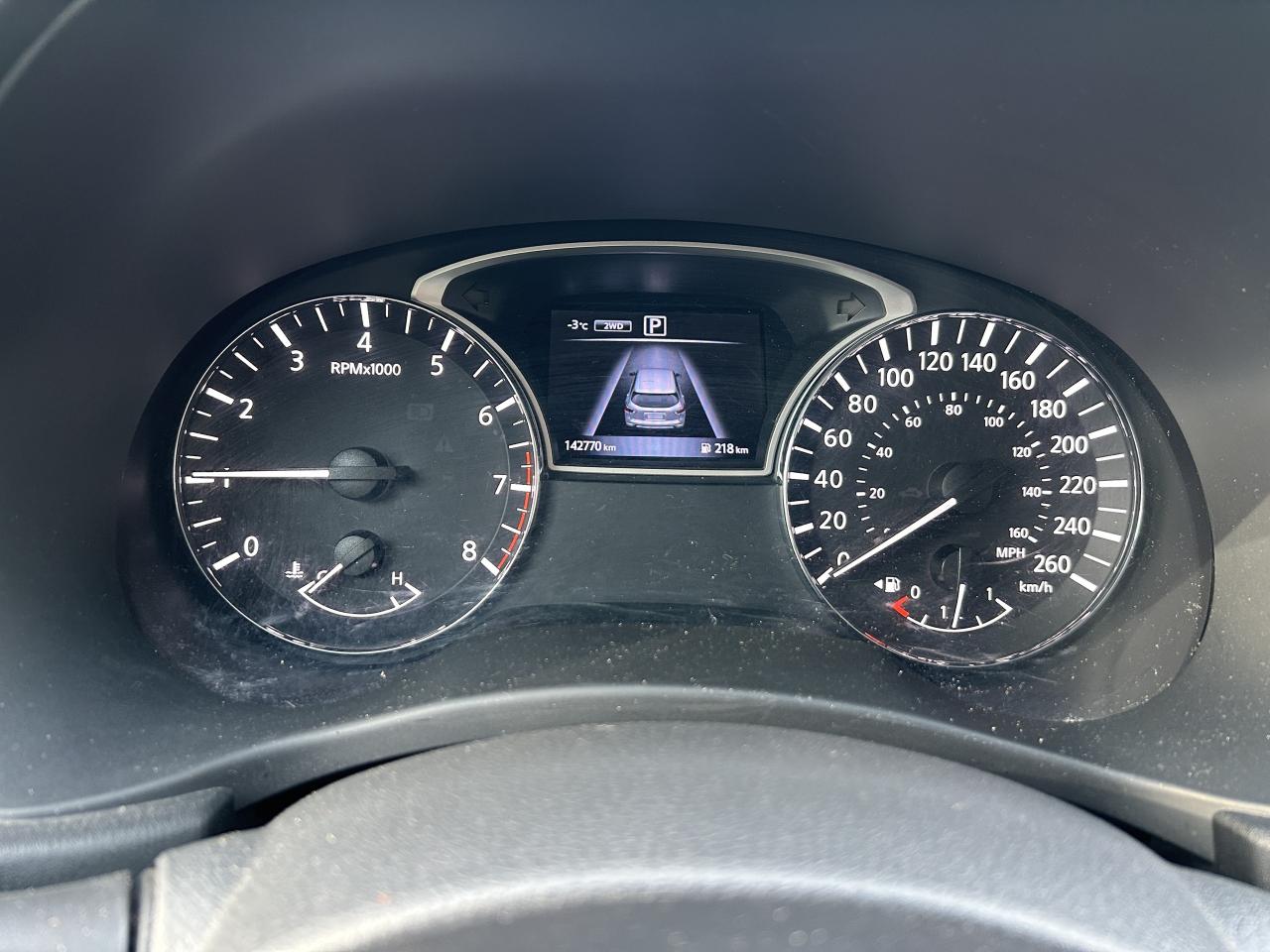 2016 Nissan Pathfinder SV 4WD Photo