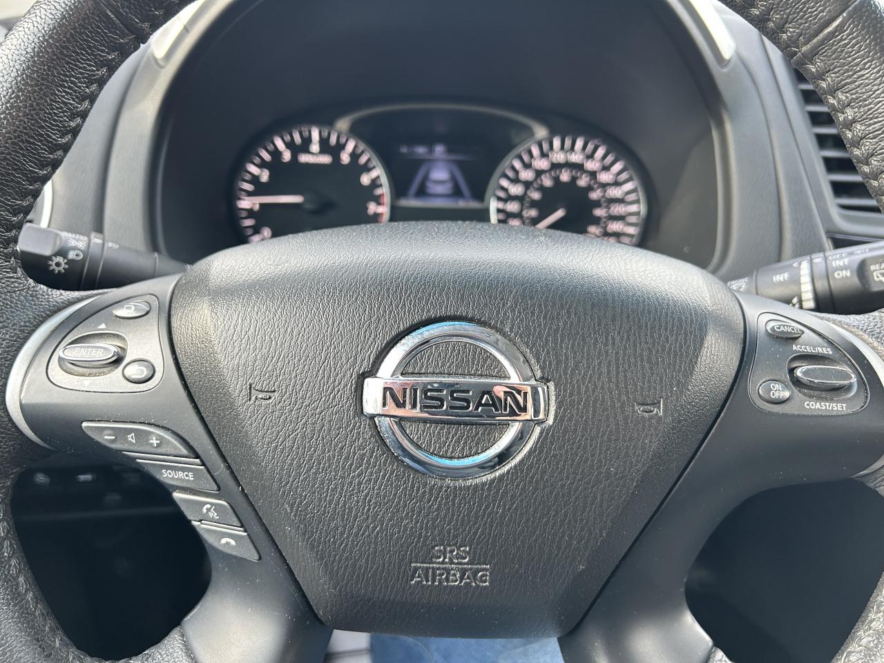 2016 Nissan Pathfinder SV 4WD Photo