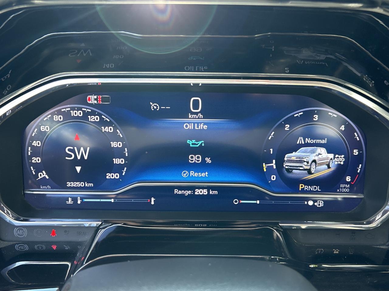 2025 Chevrolet Silverado 1500 4WD CREW CAB, 5.3LV8, NAVI, CARPLAY, ANDROID AUTO Photo4