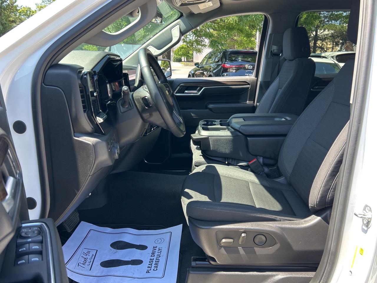 2025 Chevrolet Silverado 1500 4WD CREW CAB, 5.3LV8, NAVI, CARPLAY, ANDROID AUTO Photo