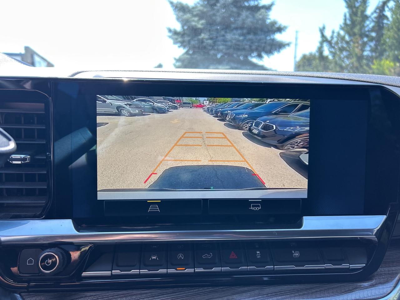 2025 Chevrolet Silverado 1500 4WD CREW CAB, 5.3LV8, NAVI, CARPLAY, ANDROID AUTO Photo