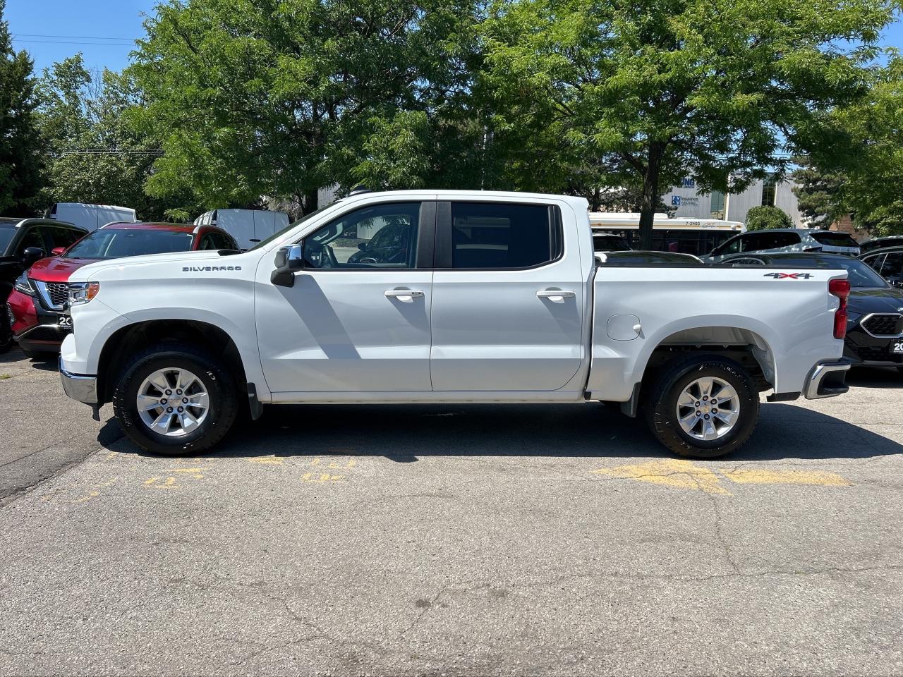 2025 Chevrolet Silverado 1500 4WD CREW CAB, 5.3LV8, NAVI, CARPLAY, ANDROID AUTO Photo