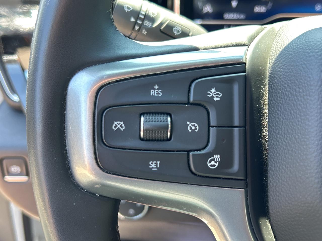 2025 Chevrolet Silverado 1500 4WD CREW CAB, 5.3LV8, NAVI, CARPLAY, ANDROID AUTO Photo