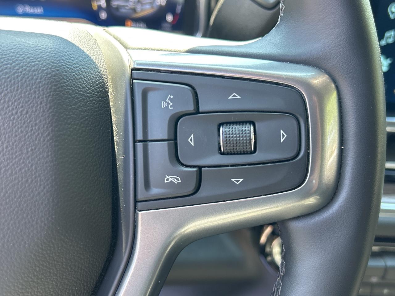 2025 Chevrolet Silverado 1500 4WD CREW CAB, 5.3LV8, NAVI, CARPLAY, ANDROID AUTO Photo