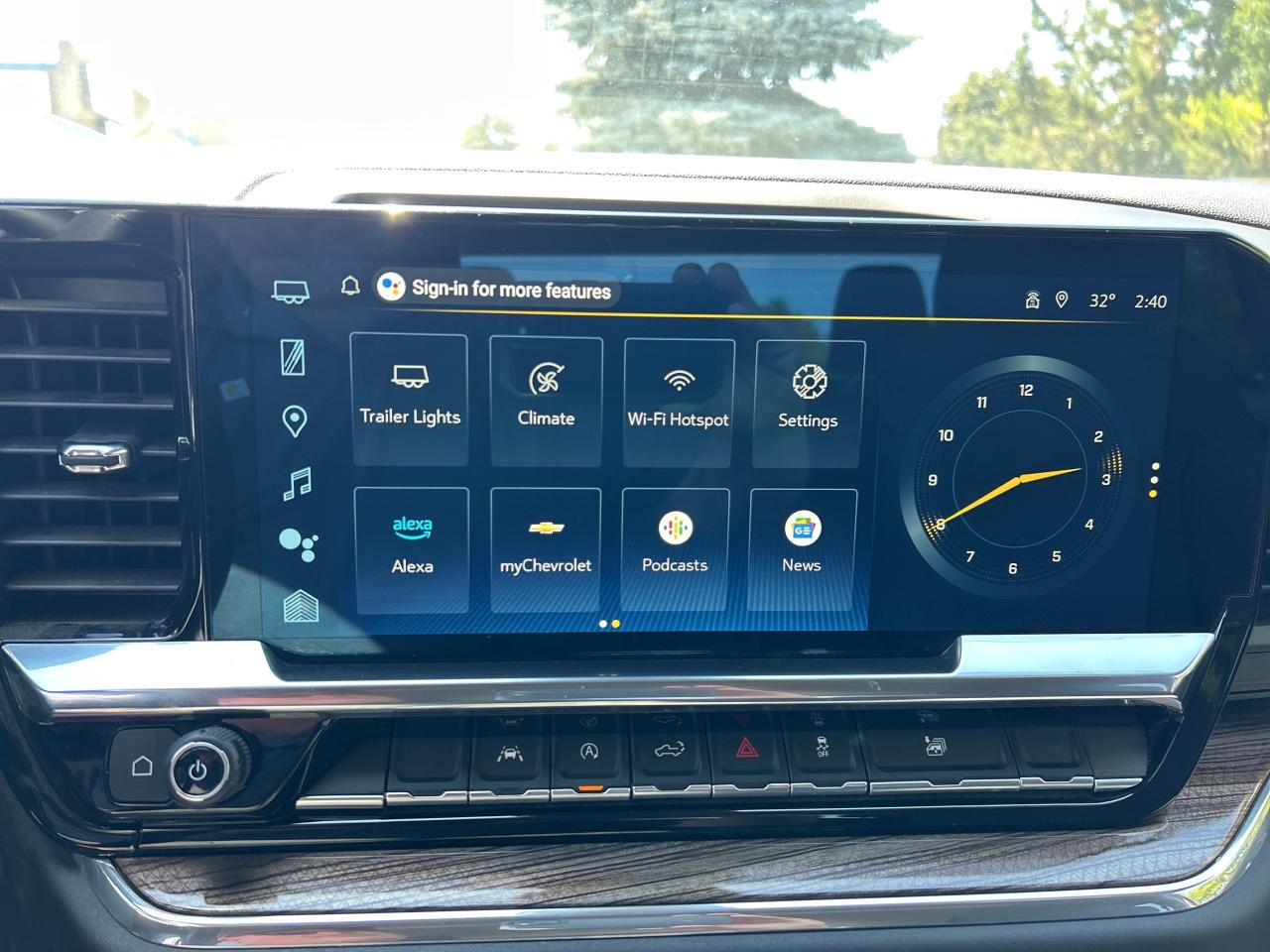 2025 Chevrolet Silverado 1500 4WD CREW CAB, 5.3LV8, NAVI, CARPLAY, ANDROID AUTO Photo