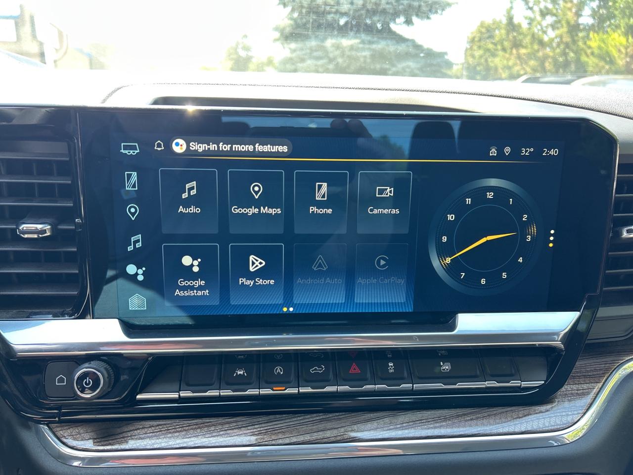 2025 Chevrolet Silverado 1500 4WD CREW CAB, 5.3LV8, NAVI, CARPLAY, ANDROID AUTO Photo