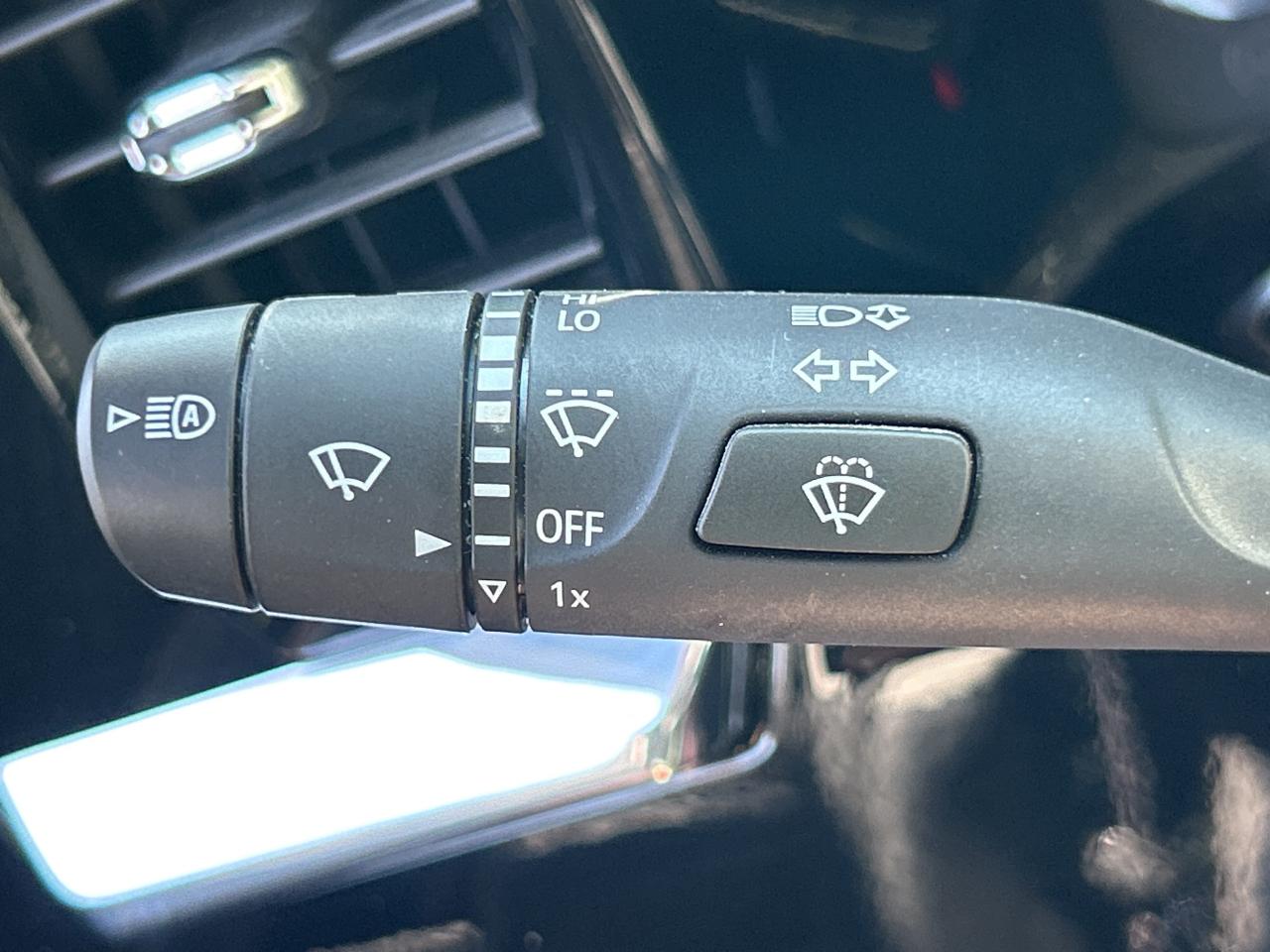 2025 Chevrolet Silverado 1500 4WD CREW CAB, 5.3LV8, NAVI, CARPLAY, ANDROID AUTO Photo