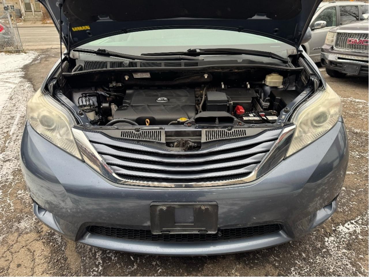 2016 Toyota Sienna LE Photo