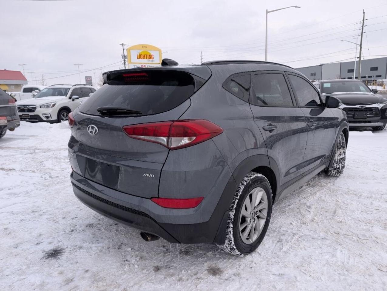 2017 Hyundai Tucson SE AWD  LEATHER   PANOROOF   CAMERA   HTD SEATS Photo