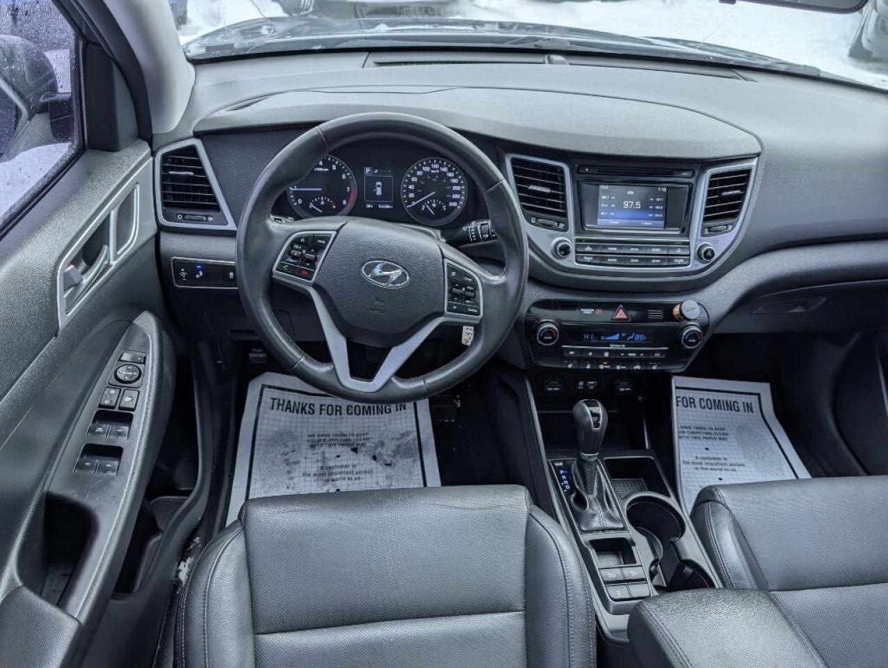 2017 Hyundai Tucson SE AWD  LEATHER   PANOROOF   CAMERA   HTD SEATS Photo