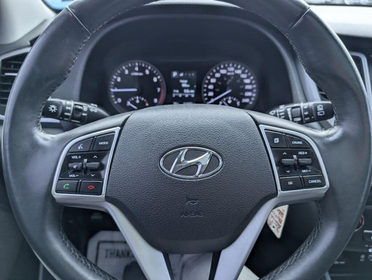 2017 Hyundai Tucson SE AWD  LEATHER   PANOROOF   CAMERA   HTD SEATS Photo