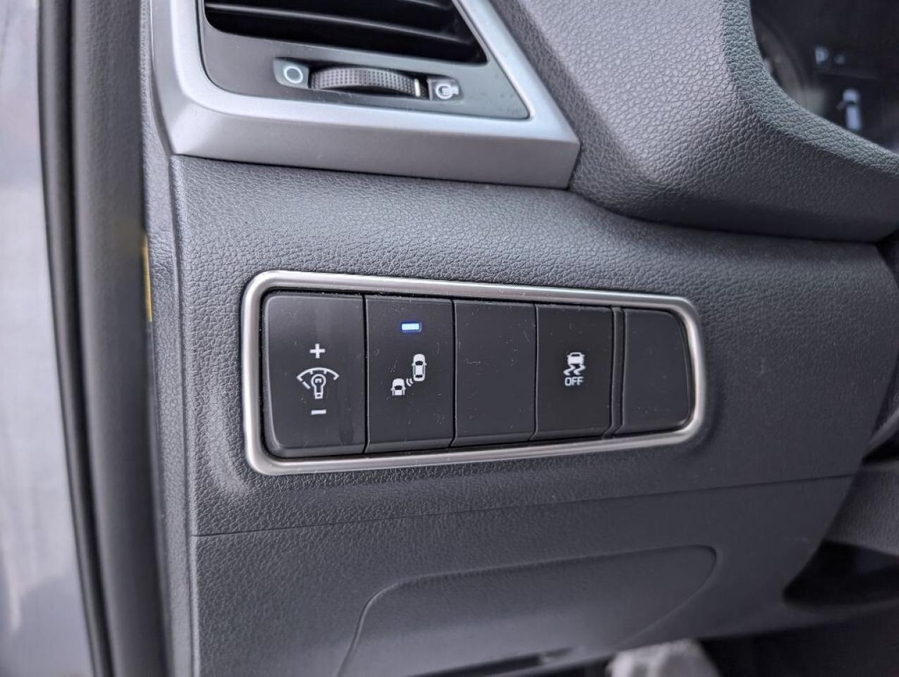 2017 Hyundai Tucson SE AWD  LEATHER   PANOROOF   CAMERA   HTD SEATS Photo