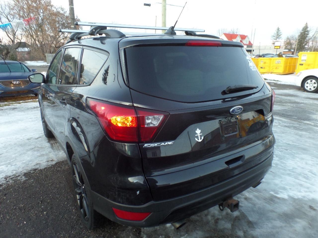 2019 Ford Escape Titanium 4WD Photo