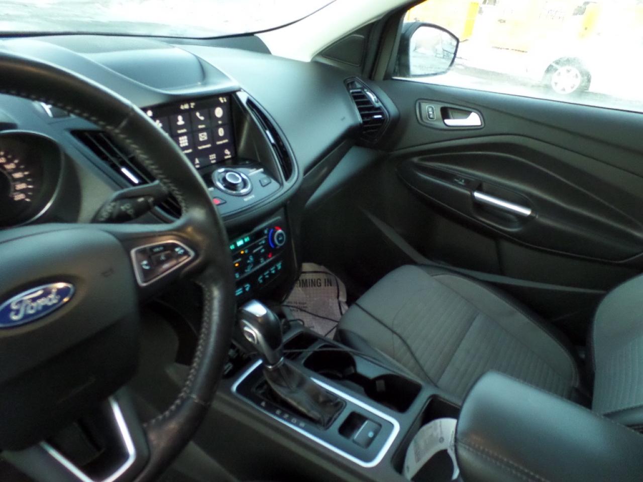 2019 Ford Escape Titanium 4WD Photo