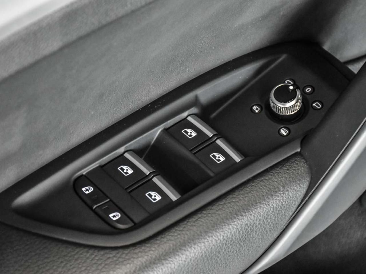 2022 Audi Q5 Progressiv l 45 TFSI l S Line l Quattro l 4Cyl l Photo