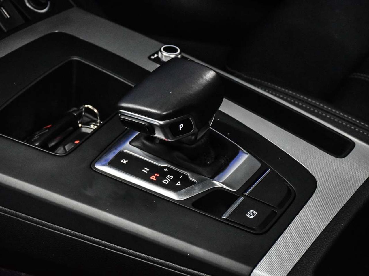 2022 Audi Q5 Progressiv l 45 TFSI l S Line l Quattro l 4Cyl l Photo