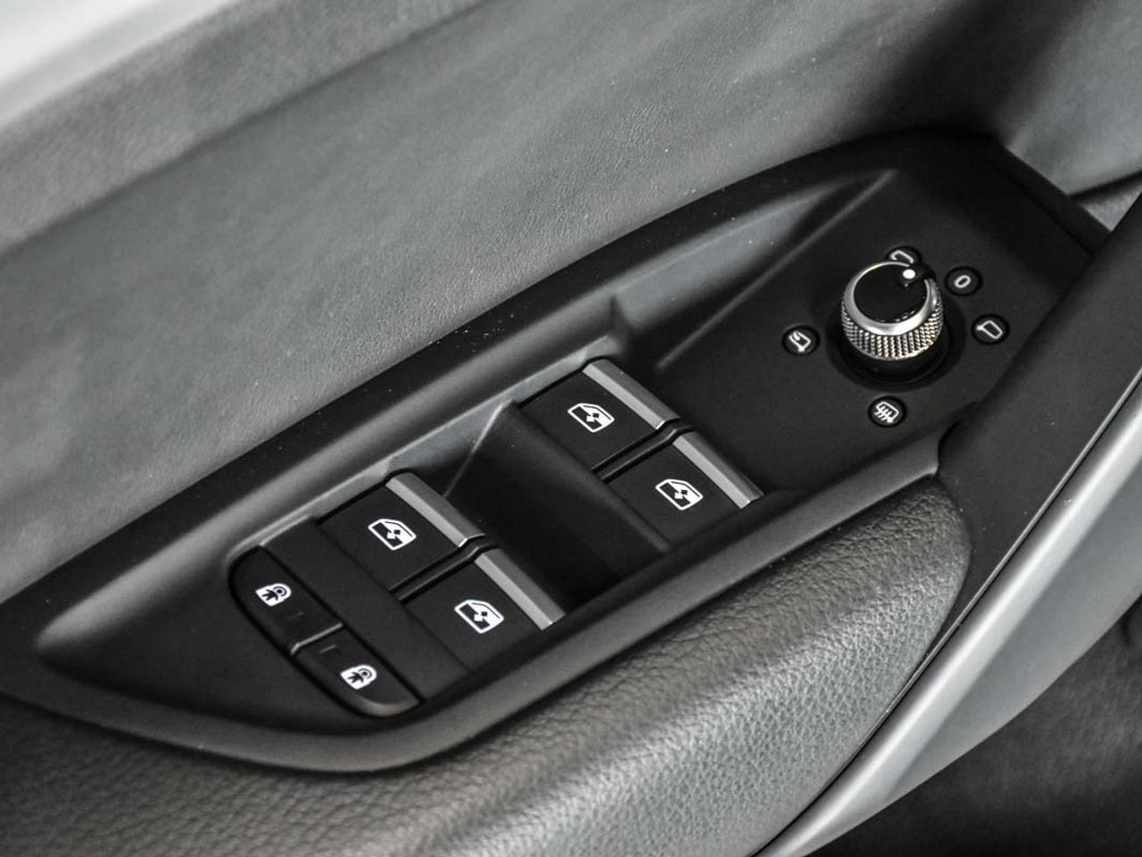 2022 Audi Q5 Progressiv l 45 TFSI l S Line l Quattro l 4Cyl l Photo