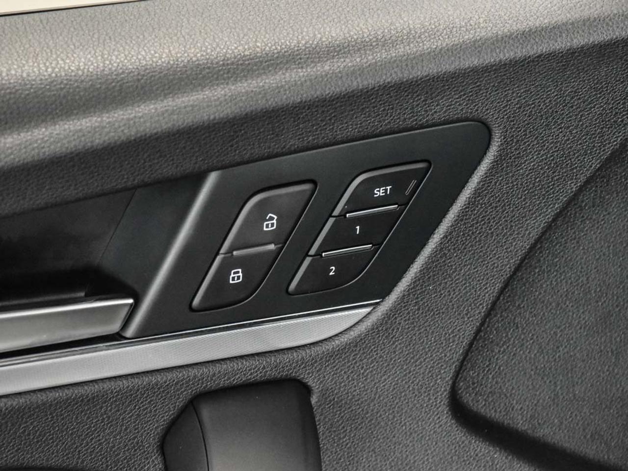 2022 Audi Q5 Progressiv l 45 TFSI l S Line l Quattro l 4Cyl l Photo