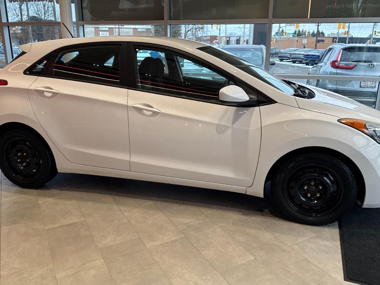 2014 Hyundai Elantra GT 5dr HB Auto GL Photo3