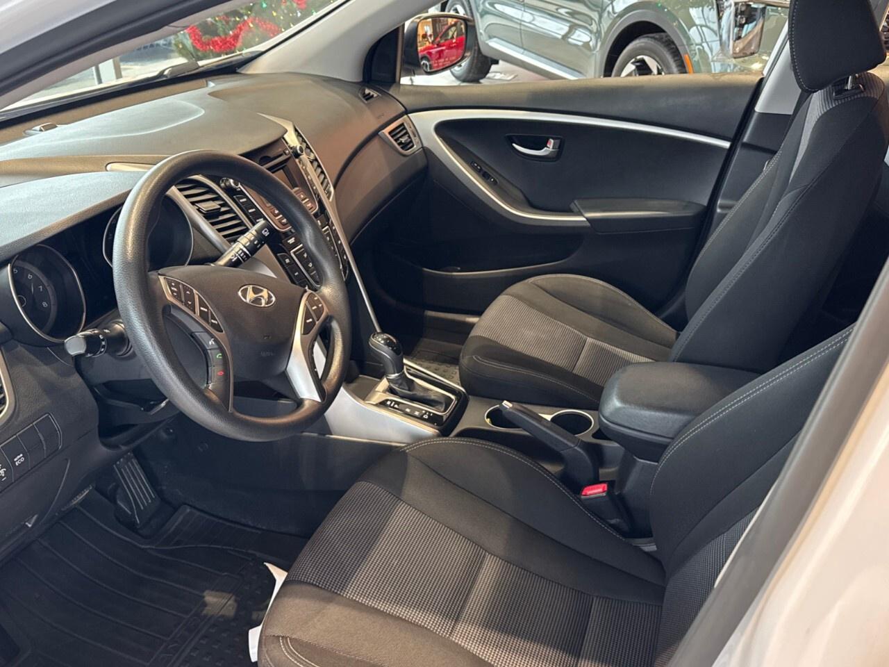 2014 Hyundai Elantra GT 5dr HB Auto GL Photo