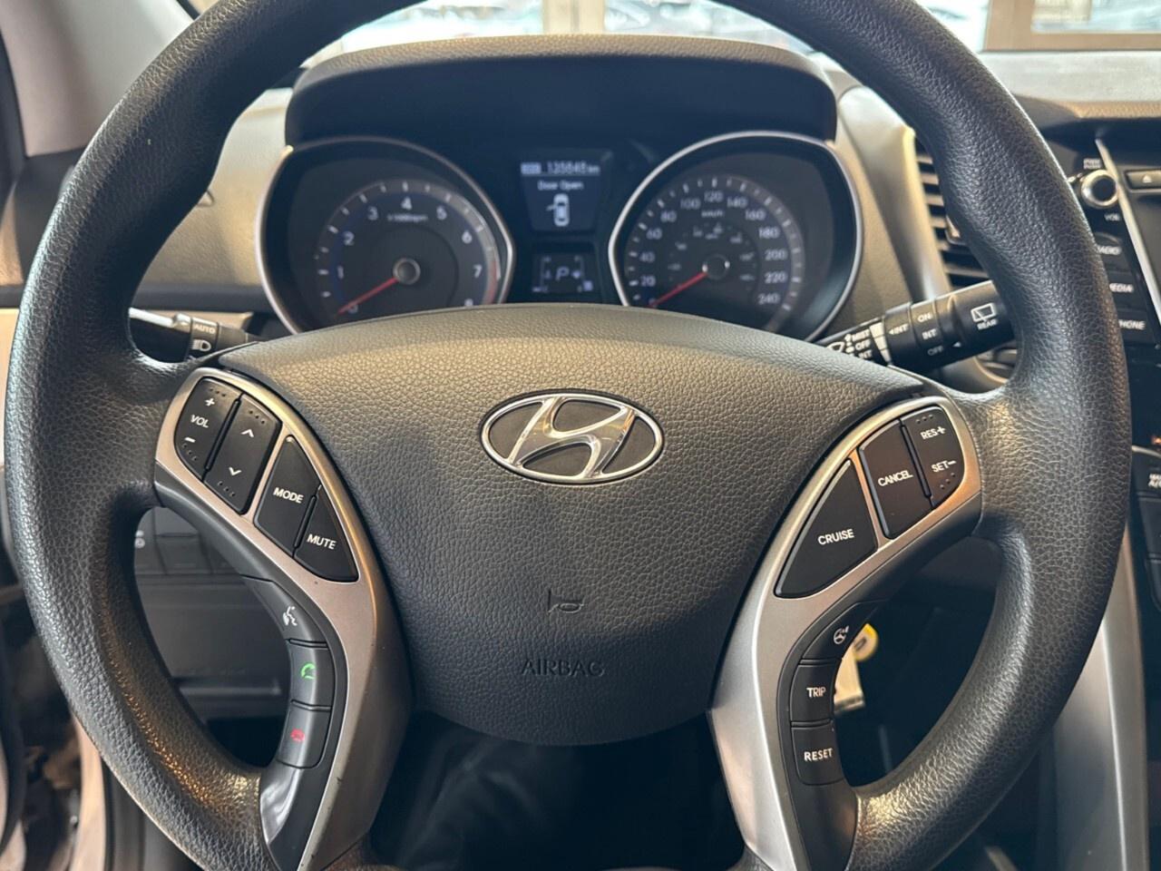 2014 Hyundai Elantra GT 5dr HB Auto GL Photo